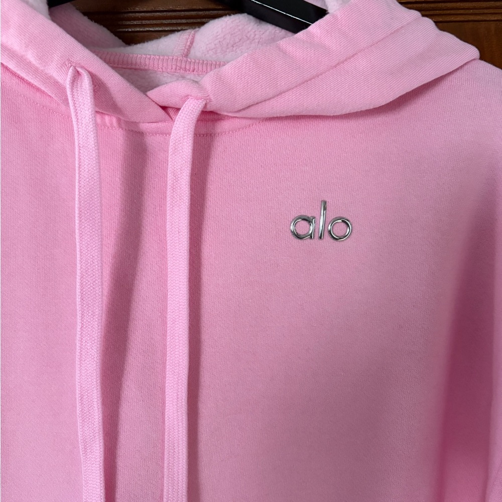 ALO Yoga Light Pink Hoodie Sweater - Picture 2 of 3